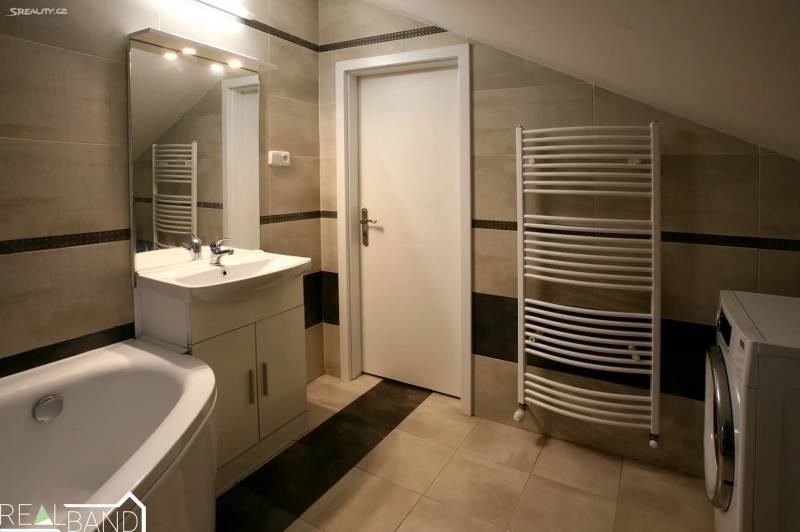 Pronájem rodinného domu 146 m², V podhrádí, Stříbrná Skalice