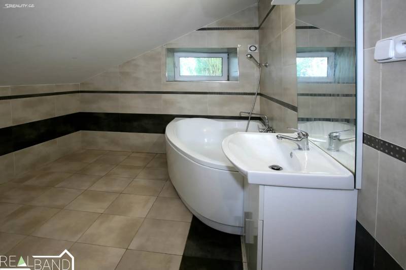 Pronájem rodinného domu 146 m², V podhrádí, Stříbrná Skalice