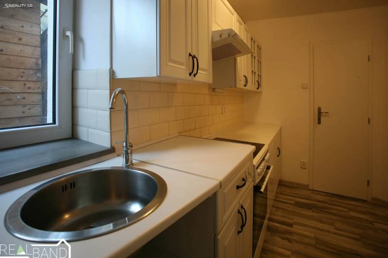 Pronájem bytu 2+1 81 m² V podhrádí, Stříbrná Skalice