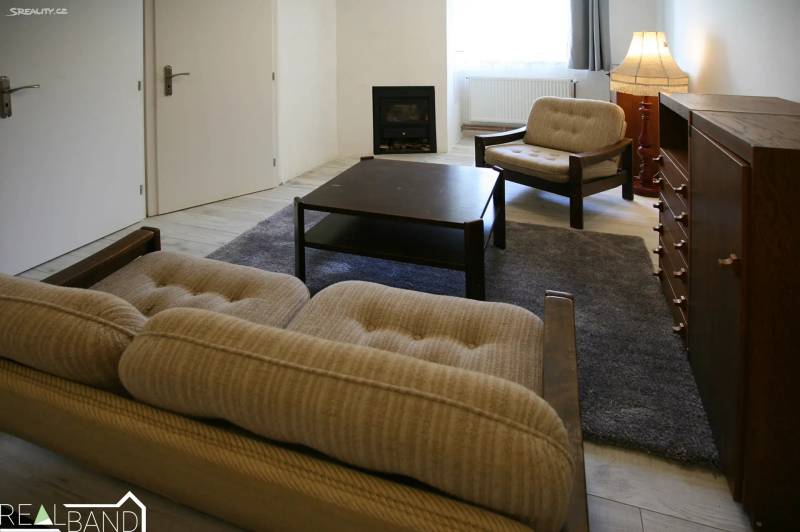 Pronájem bytu 2+1 81 m² V podhrádí, Stříbrná Skalice
