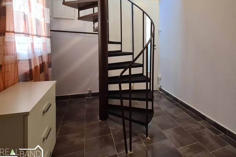 Pronájem bytu 2+1 65 m² V podhrádí, Stříbrná Skalice