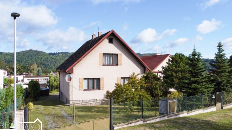 Prodej rodinného domu Sázava, okres Benešov – zahrada 661 m².